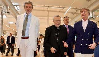 Cucinelli inaugura lo stabilimento di Penne: «Un minuto di silenzio per Armani»