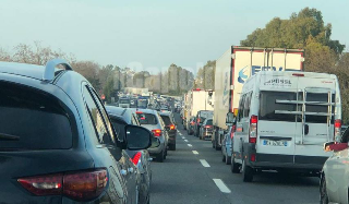 Contromano sull’A25, coppia bloccata dalla Polstrada: tragedia evitata per un soffio