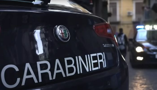 Montesilvano, rapina lampo in gioielleria: commessa affronta il malvivente e lo mette in fuga