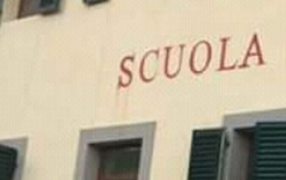 Mosca nel pane alla mensa scolastica di Pescara: esplode la protesta dei genitori, il Comune replica