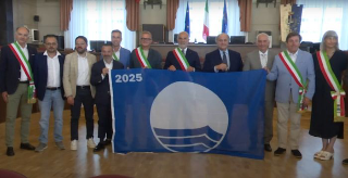 Consegnate le Bandiere Blu a 16 località abruzzesi: debutta Torino di Sangro