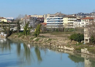 Pescara investe 56mila euro per mettere in sicurezza le paratie del fiume