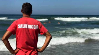 Famiglia intrappolata sugli scogli: salvata dai soccorritori a Pescara Sud