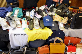Maxi sequestro di merce contraffatta tra Pescara e Montesilvano: oltre 550 articoli ritirati dal commercio